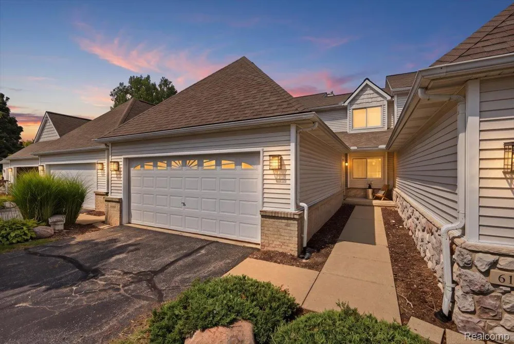 61016 Evergreen Court Southfield Township, MI 48178