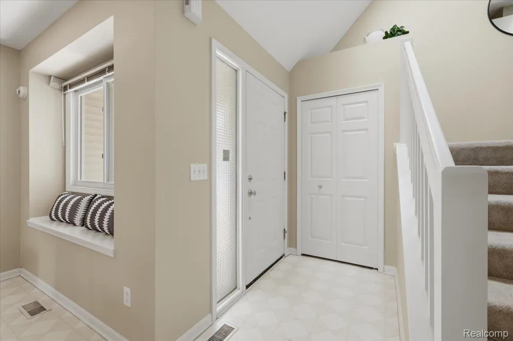 61016 Evergreen Court Southfield Township, MI 48178