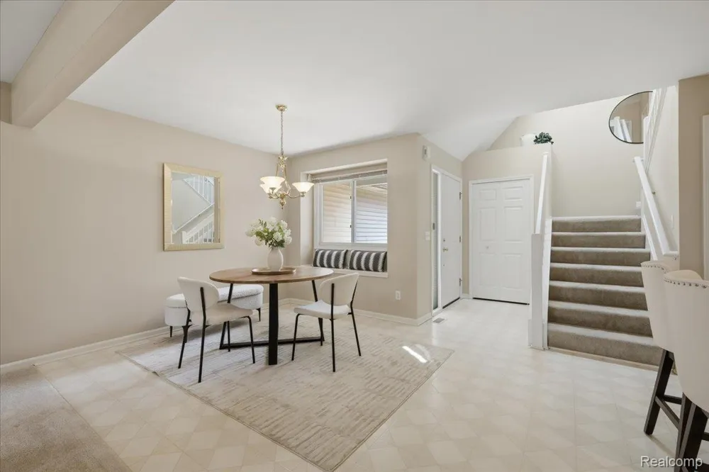 61016 Evergreen Court Southfield Township, MI 48178