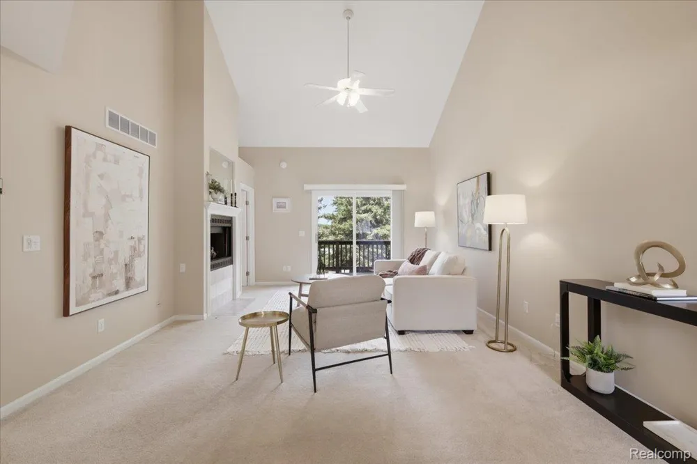 61016 Evergreen Court Southfield Township, MI 48178