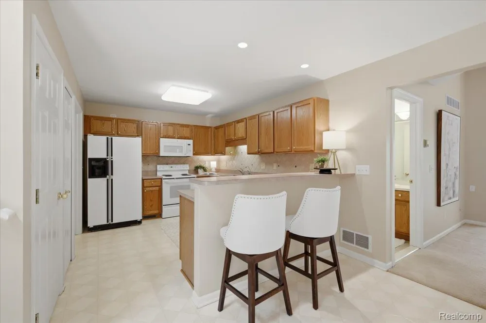 61016 Evergreen Court Southfield Township, MI 48178