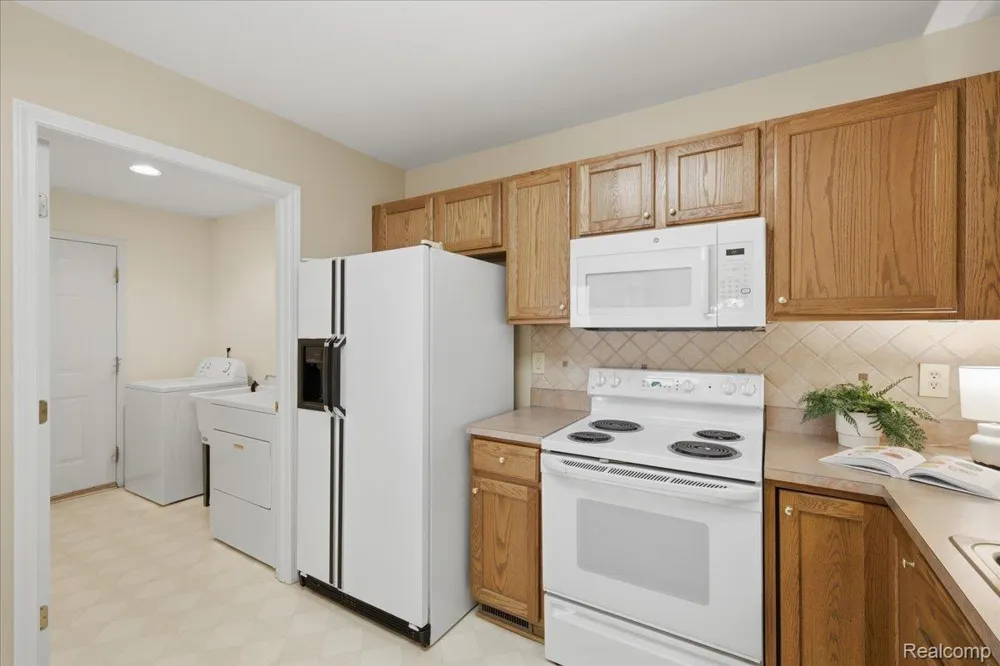61016 Evergreen Court Southfield Township, MI 48178