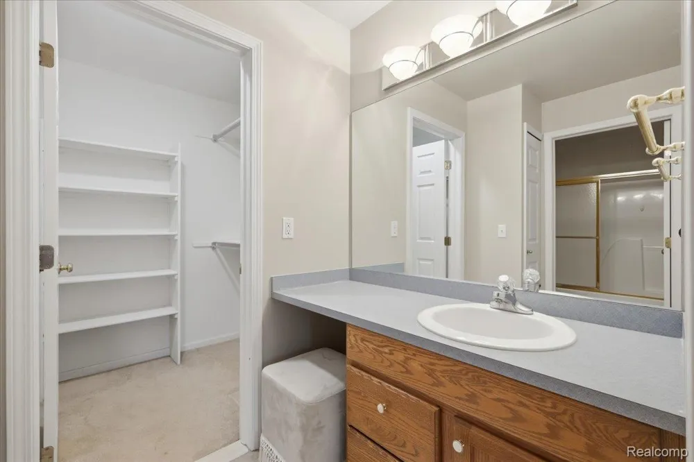 61016 Evergreen Court Southfield Township, MI 48178