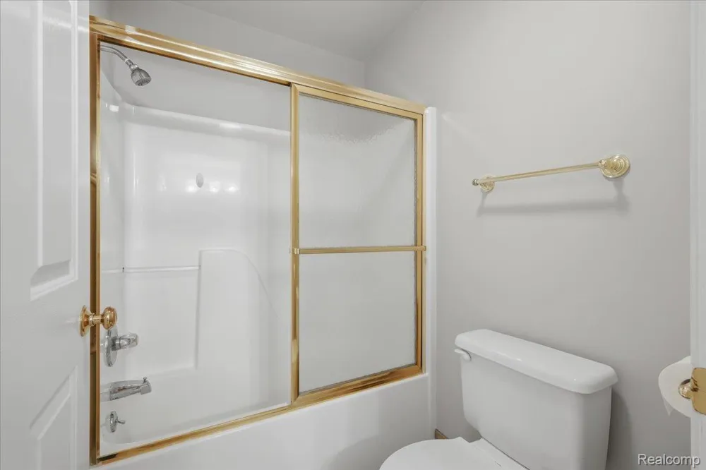 61016 Evergreen Court Southfield Township, MI 48178