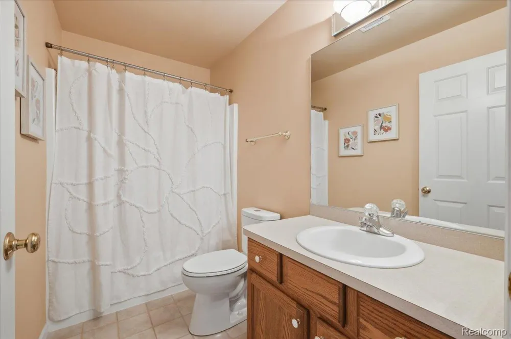 61016 Evergreen Court Southfield Township, MI 48178