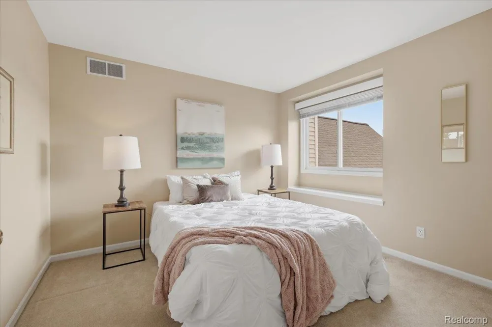 61016 Evergreen Court Southfield Township, MI 48178
