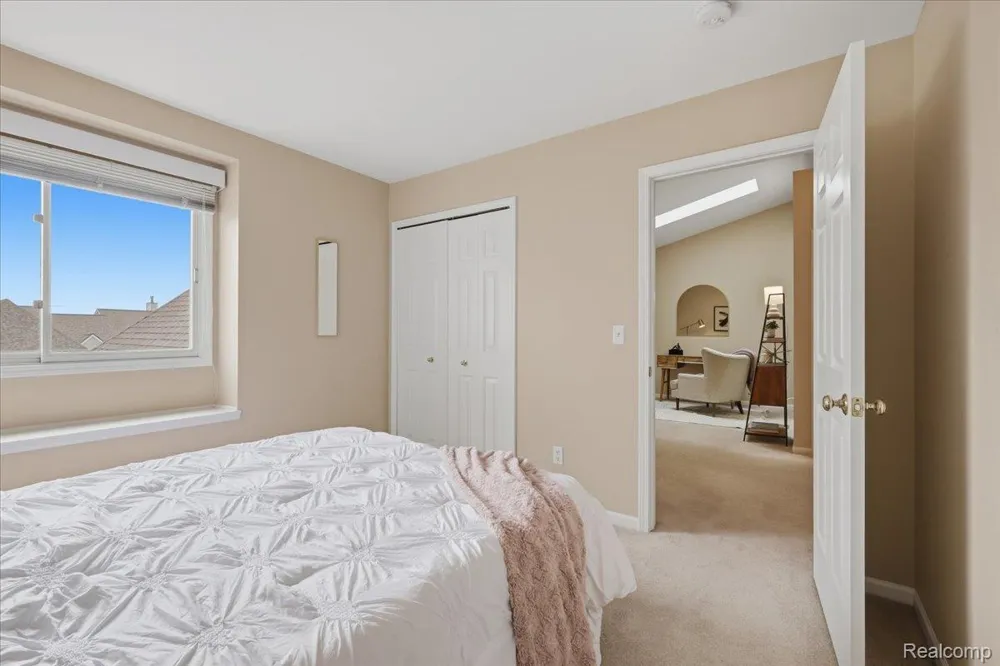 61016 Evergreen Court Southfield Township, MI 48178