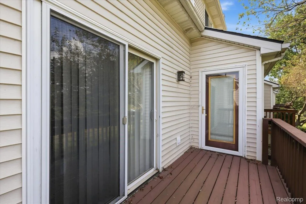 61016 Evergreen Court Southfield Township, MI 48178