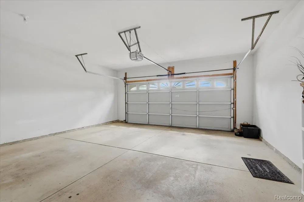 61016 Evergreen Court Southfield Township, MI 48178