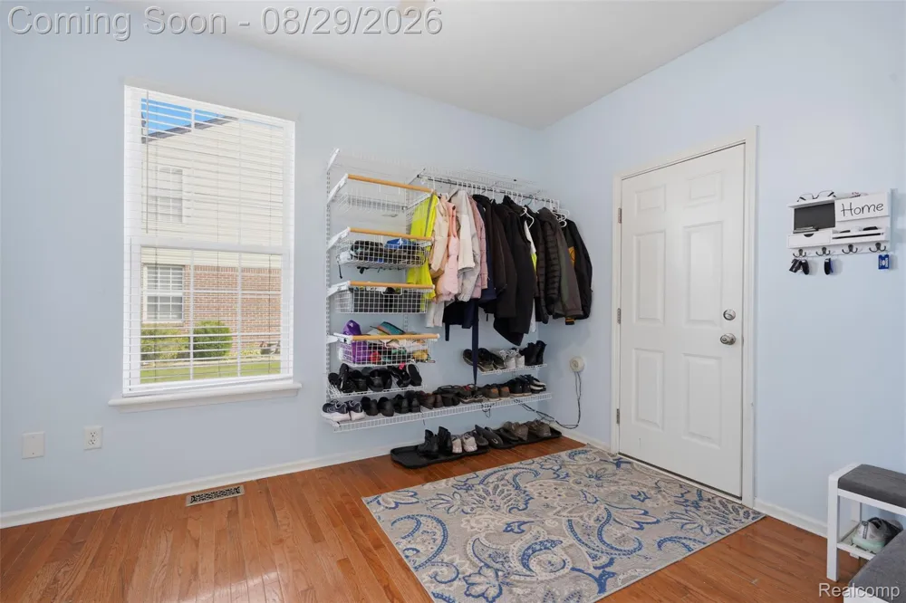 24294 Summer Lane Flat Rock City, MI 48134