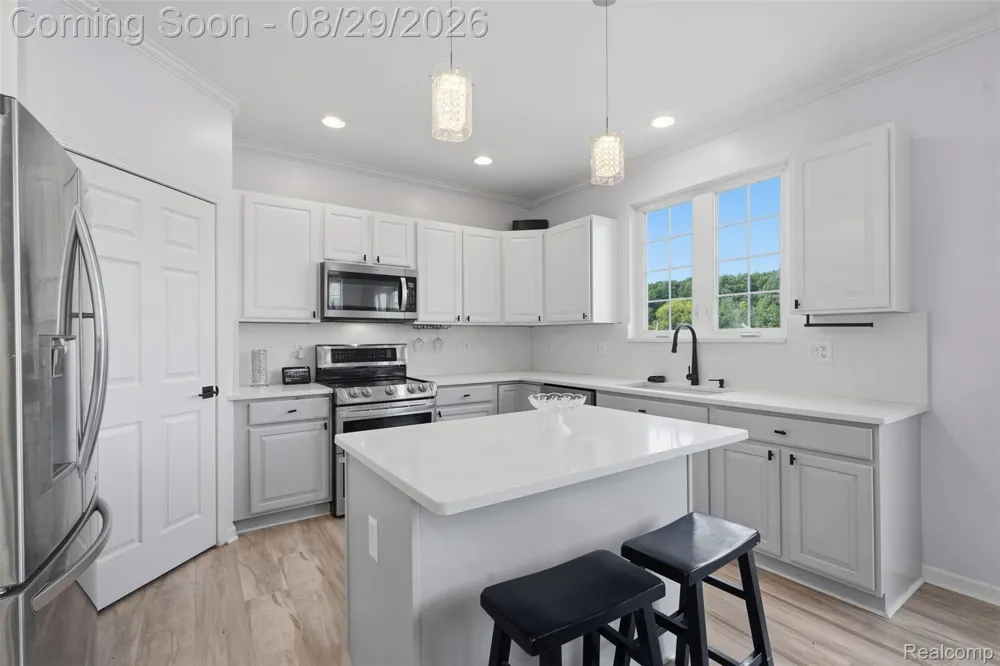 24294 Summer Lane Flat Rock City, MI 48134