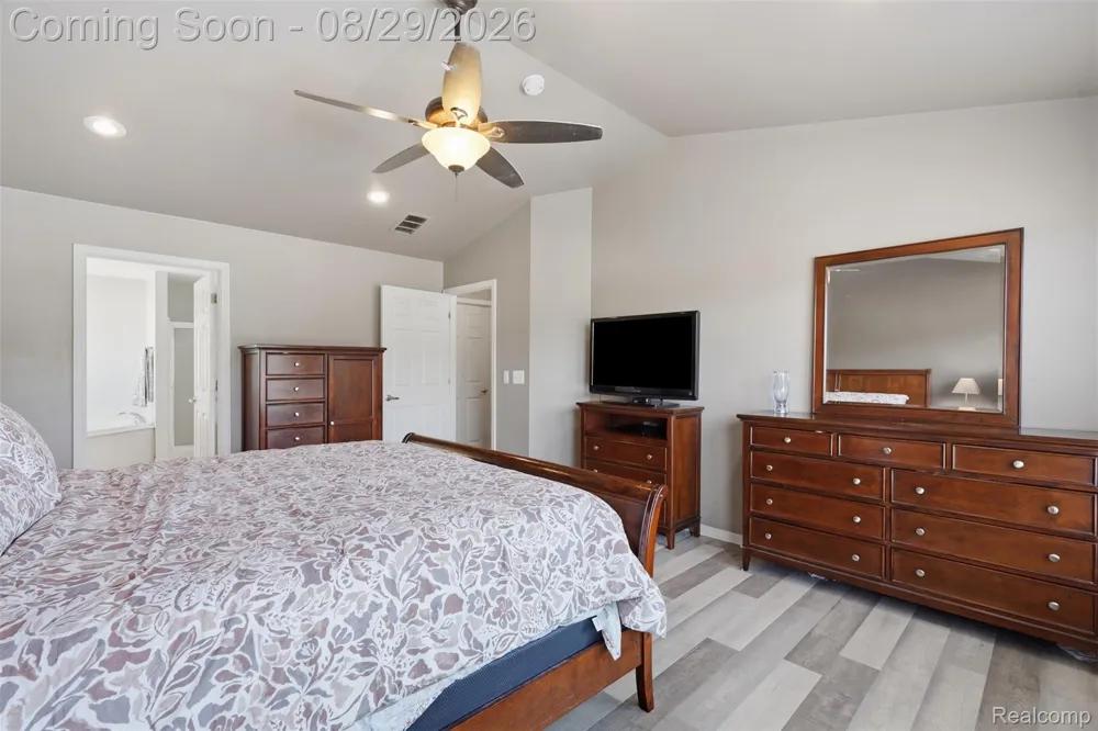 24294 Summer Lane Flat Rock City, MI 48134