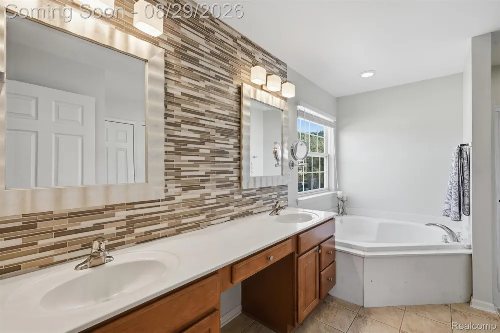 24294 Summer Lane Flat Rock City, MI 48134