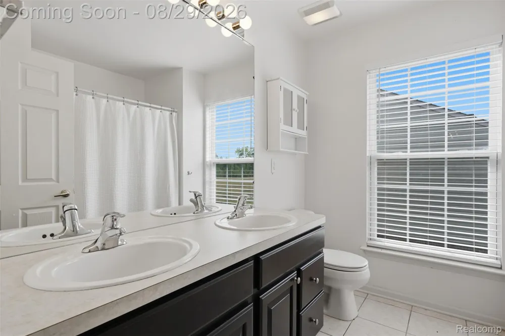 24294 Summer Lane Flat Rock City, MI 48134