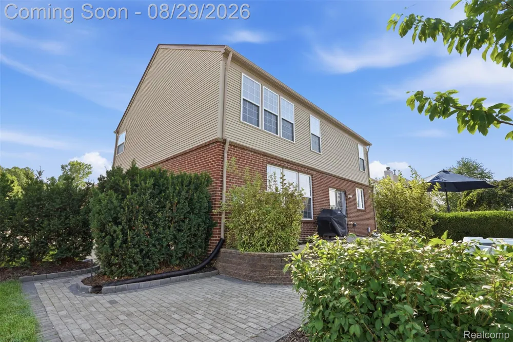 24294 Summer Lane Flat Rock City, MI 48134