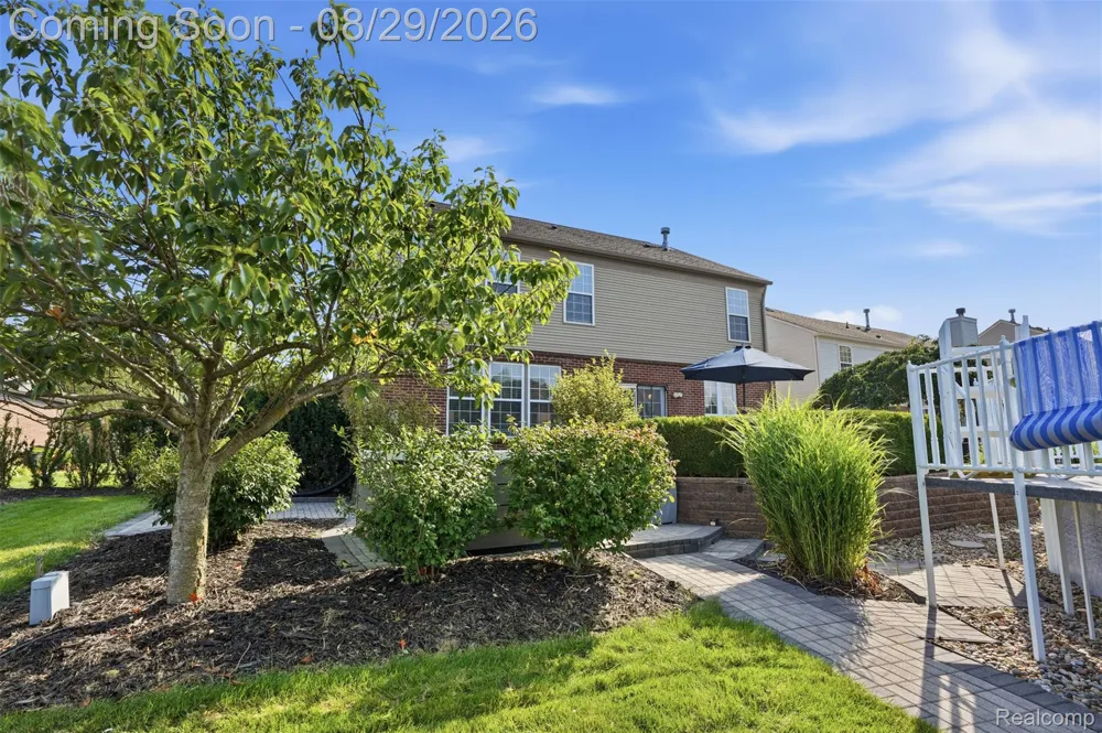 24294 Summer Lane Flat Rock City, MI 48134