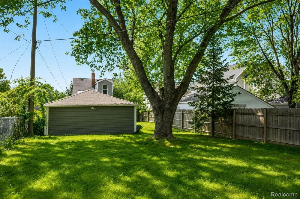3412 Starr Road Royal Oak City, MI 48073