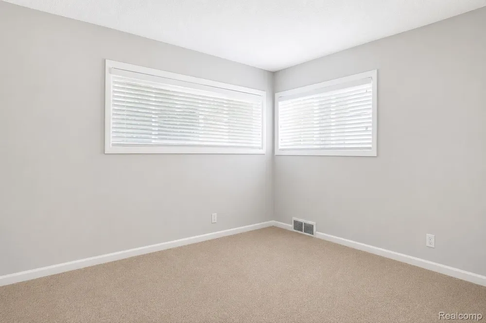 3412 Starr Road Royal Oak City, MI 48073