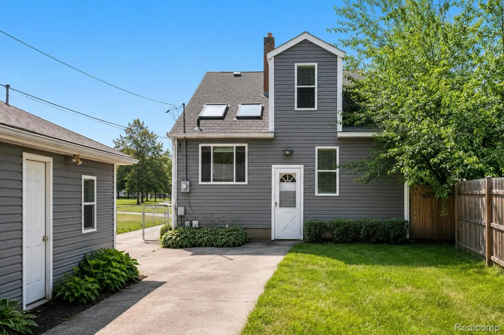 3412 Starr Road Royal Oak City, MI 48073