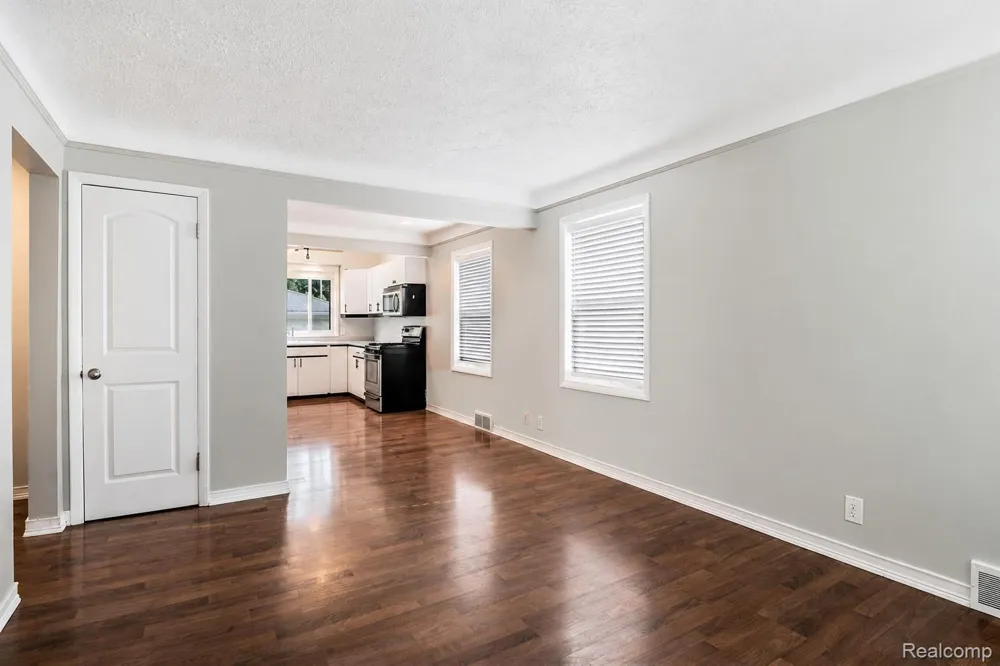 3412 Starr Road Royal Oak City, MI 48073