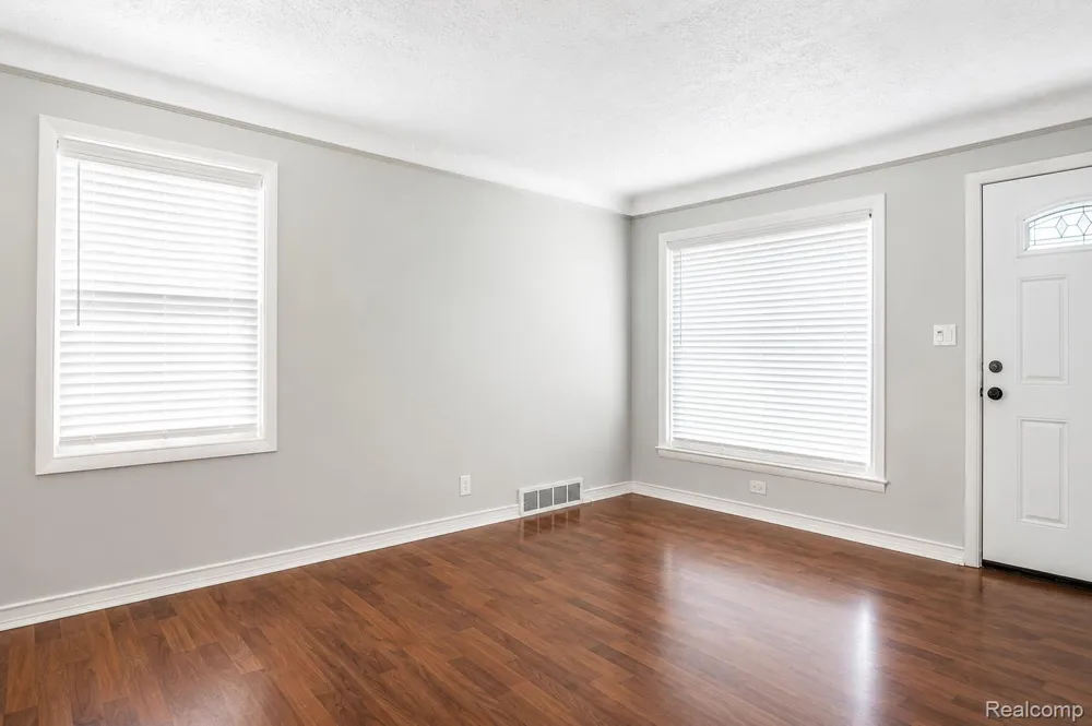 3412 Starr Road Royal Oak City, MI 48073