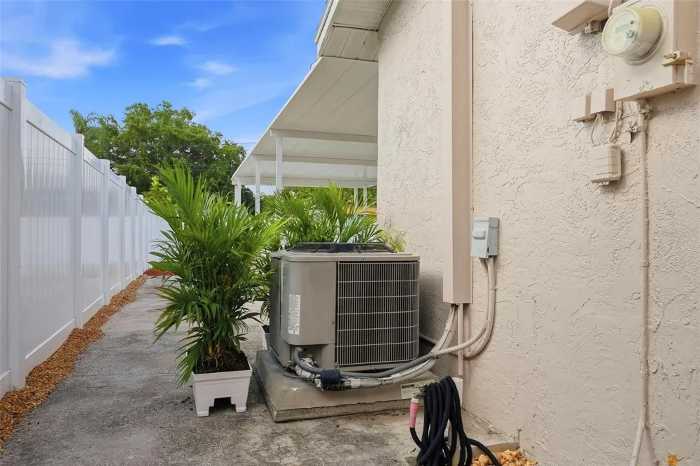 4075 38TH AVENUE St Petersburg, FL 33713