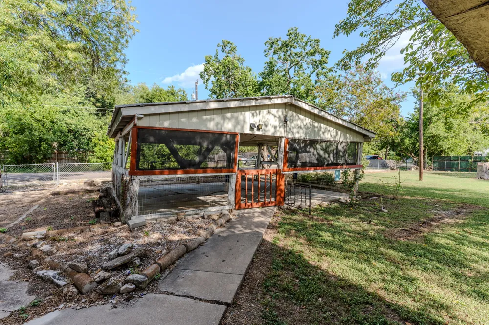 204 Regina Drive Buda, TX 78610