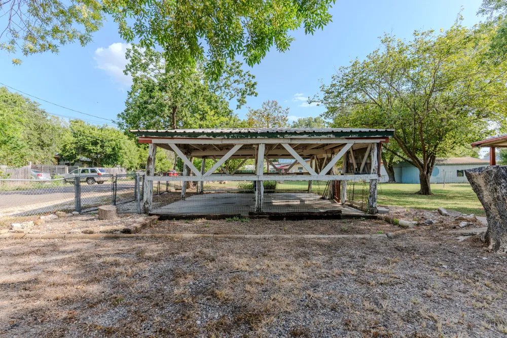204 Regina Drive Buda, TX 78610