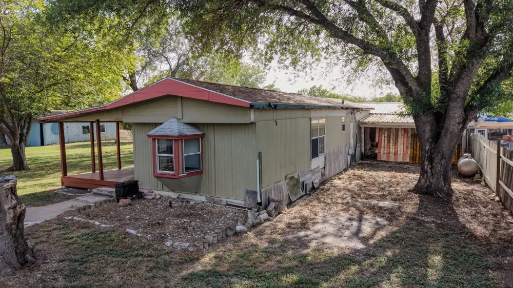 204 Regina Drive Buda, TX 78610