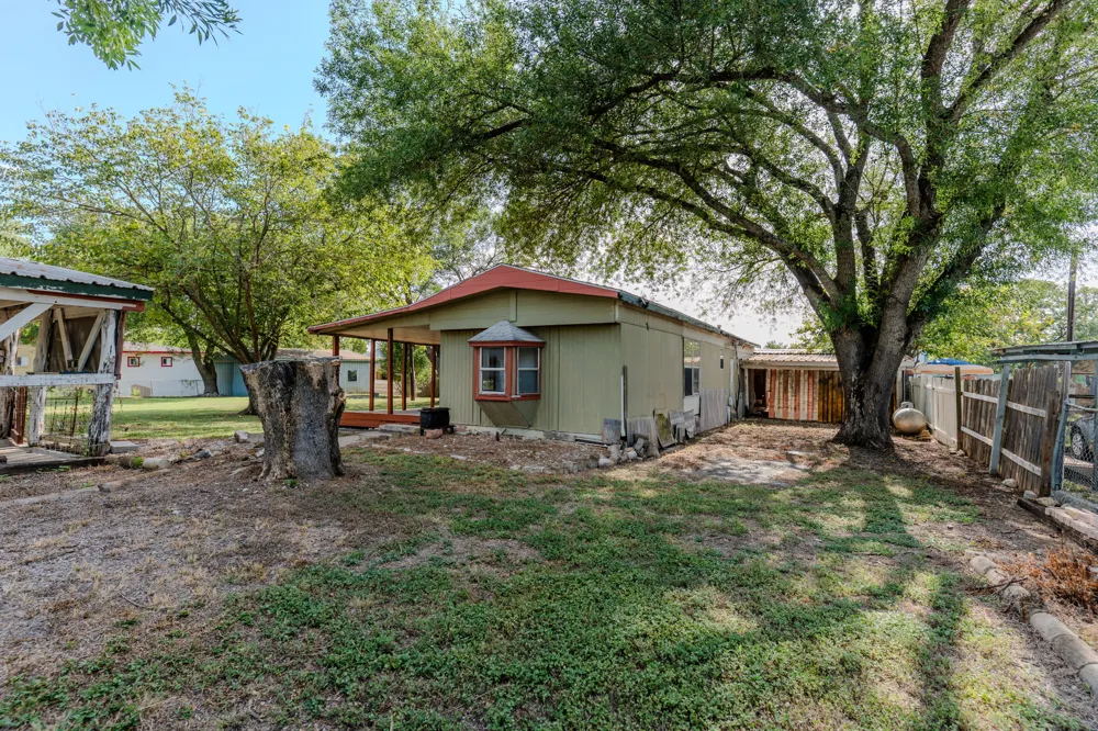 204 Regina Drive Buda, TX 78610