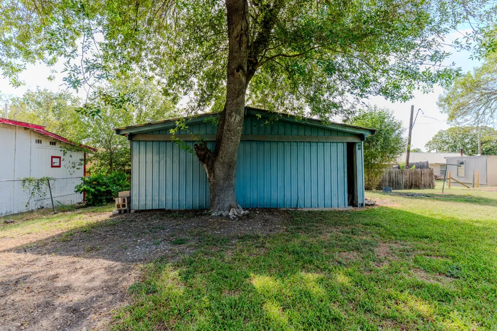 204 Regina Drive Buda, TX 78610