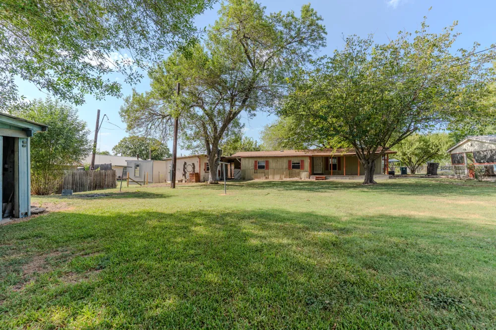 204 Regina Drive Buda, TX 78610