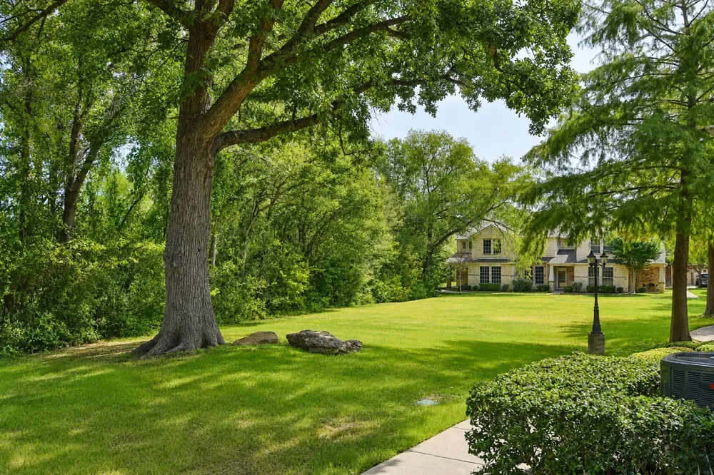 2219 Glacier Park Lane Grand Prairie, TX 75050