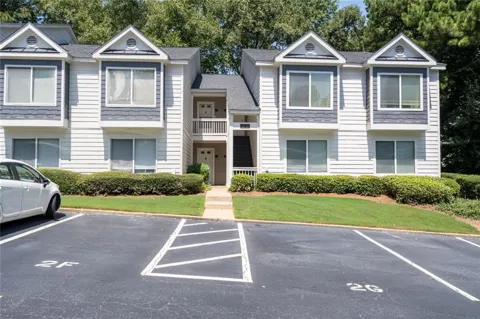27 Little Silver Court SE