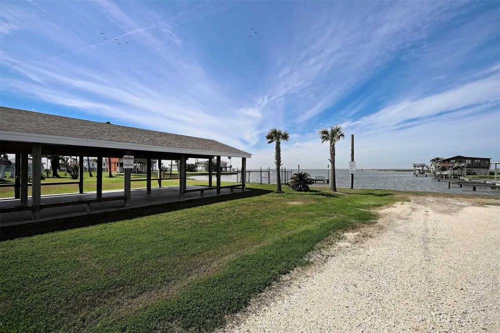 335 6th Galveston, TX 77554