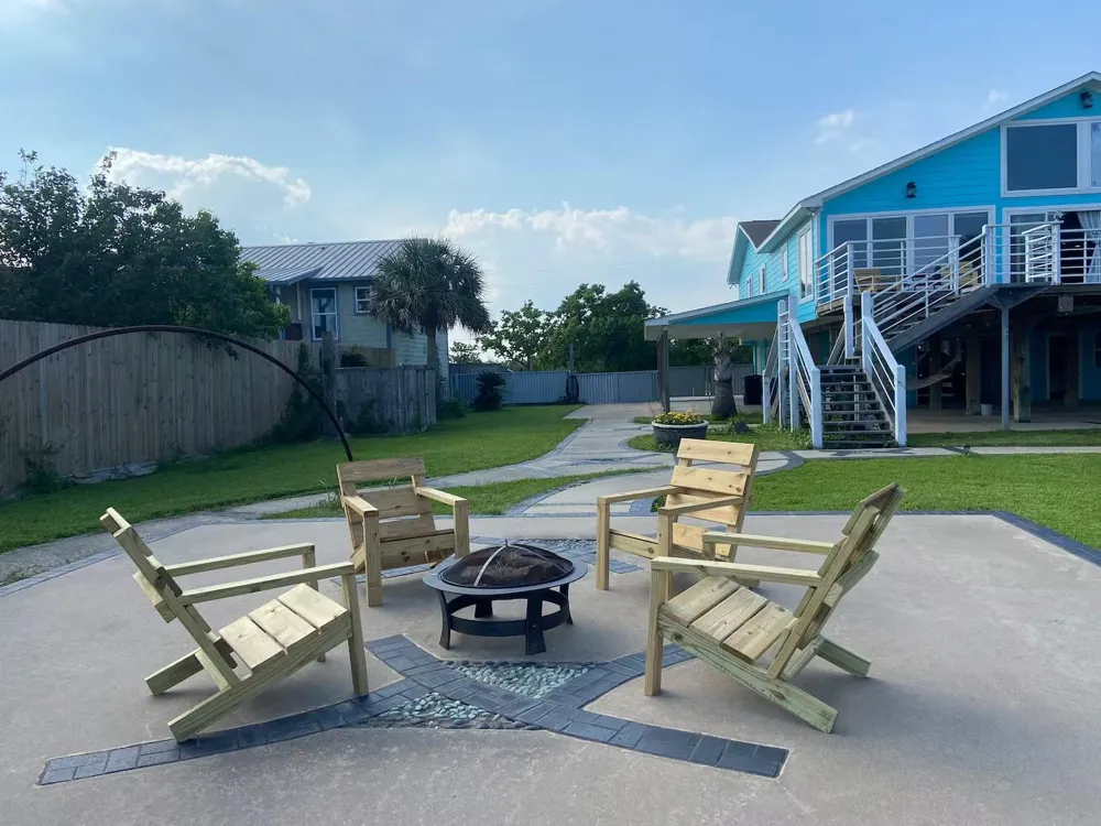 2302 Ave Avenue Dickinson, TX 77539