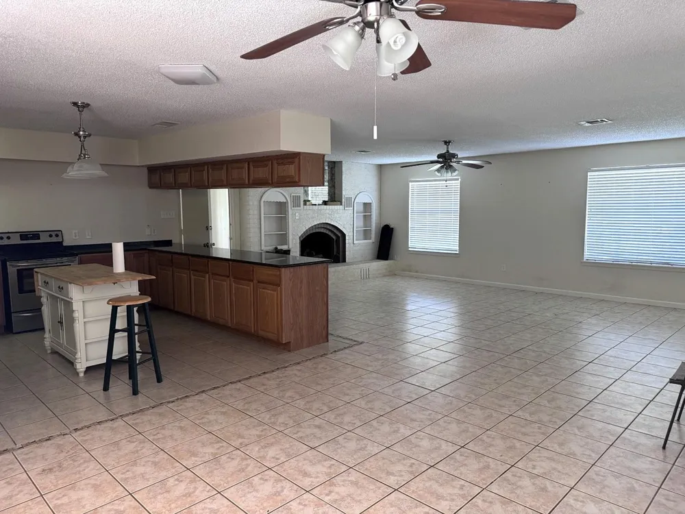 25145 Highway 321 Cleveland, TX 77327
