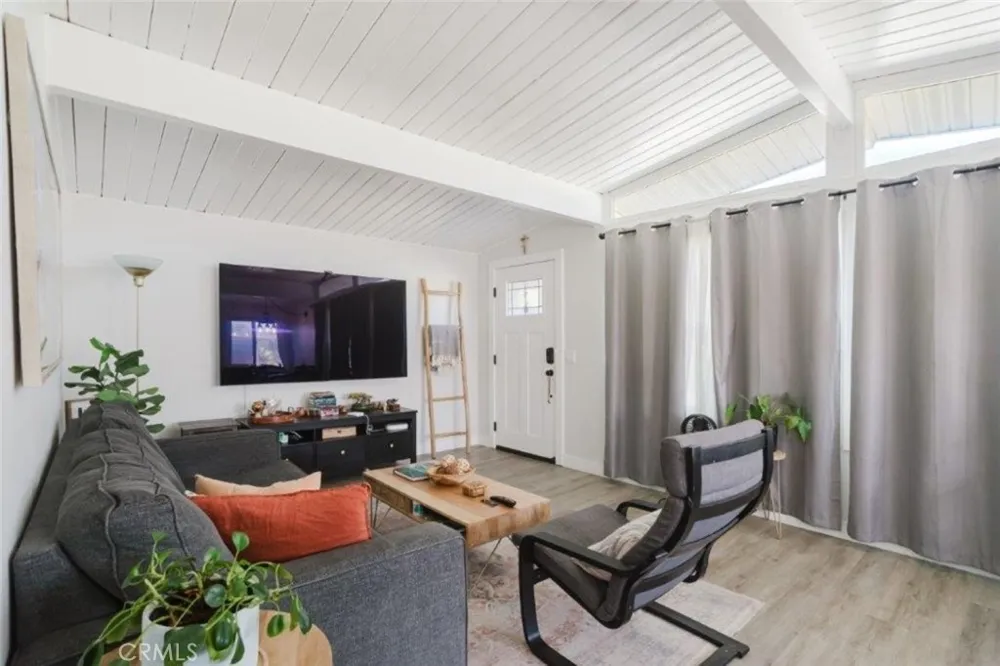 5220 Vogue Avenue Azusa, CA 91702