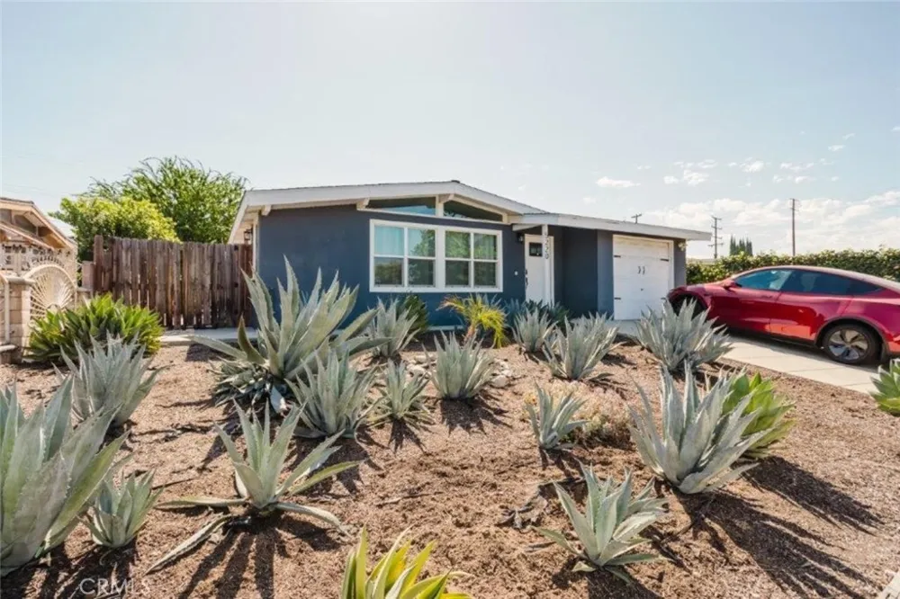 5220 Vogue Avenue Azusa, CA 91702