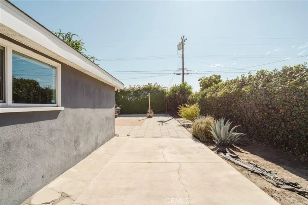 5220 Vogue Avenue Azusa, CA 91702
