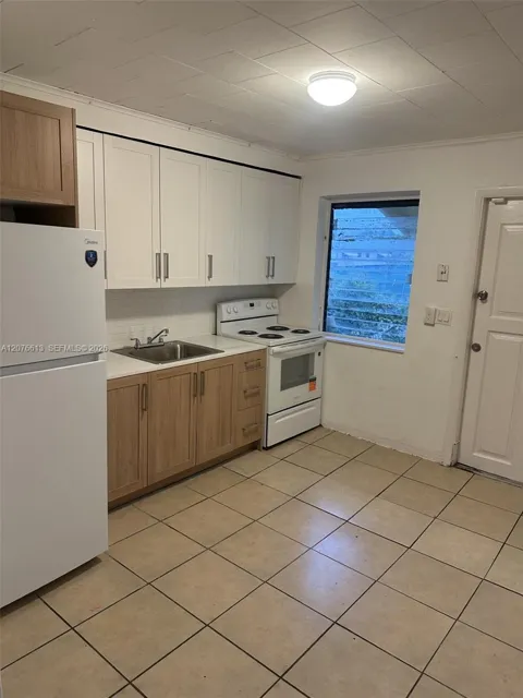 409 SW 4th Ter #w