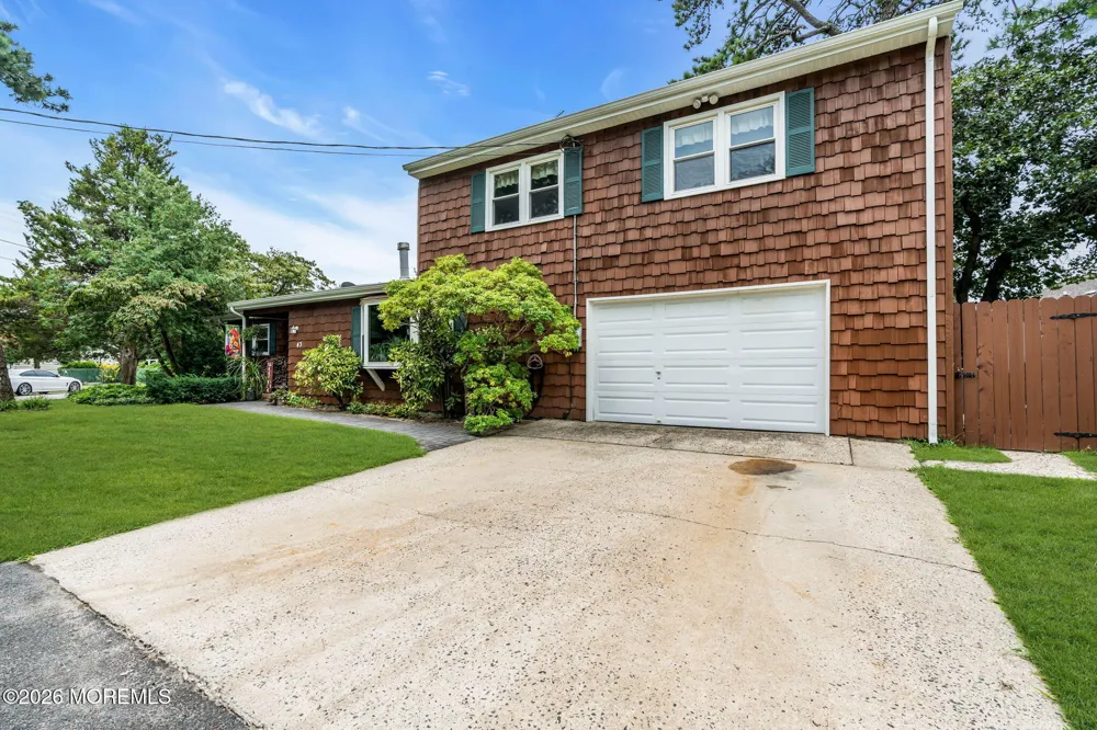 43 Railroad Avenue Beachwood, NJ 08722