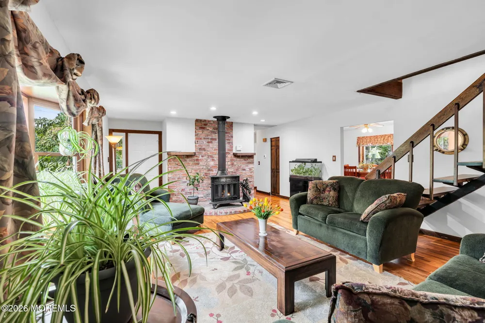 43 Railroad Avenue Beachwood, NJ 08722