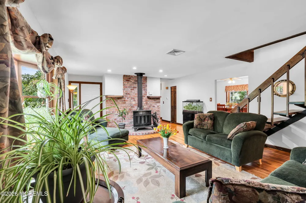 43 Railroad Avenue Beachwood, NJ 08722