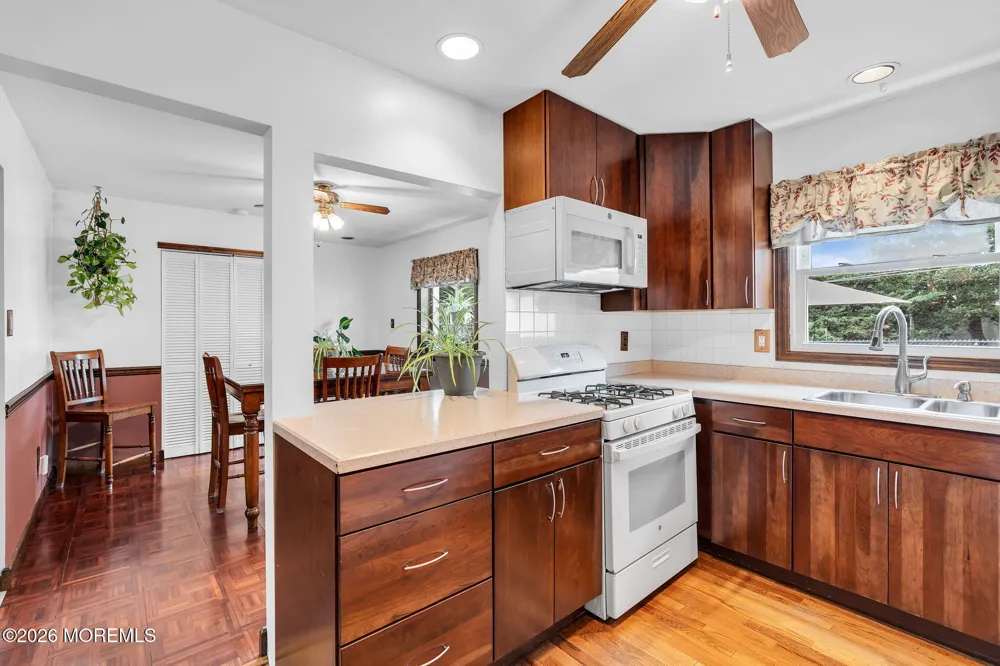 43 Railroad Avenue Beachwood, NJ 08722