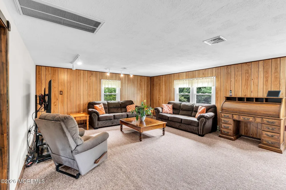 43 Railroad Avenue Beachwood, NJ 08722
