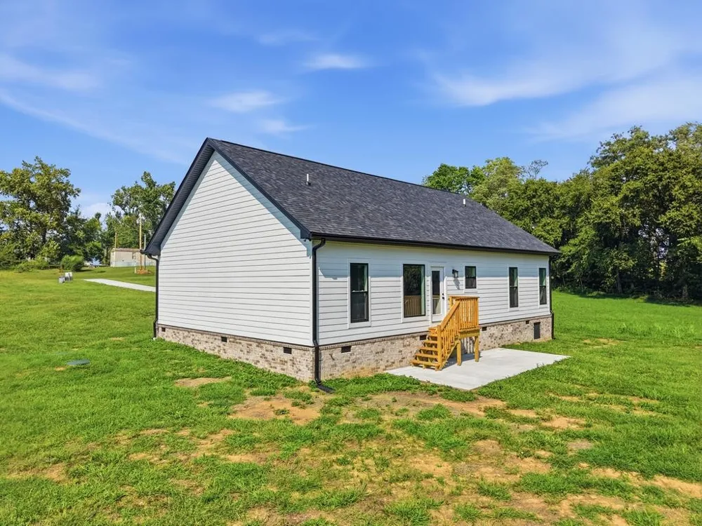 1741 Old Highway 52 Lafayette, TN 37083