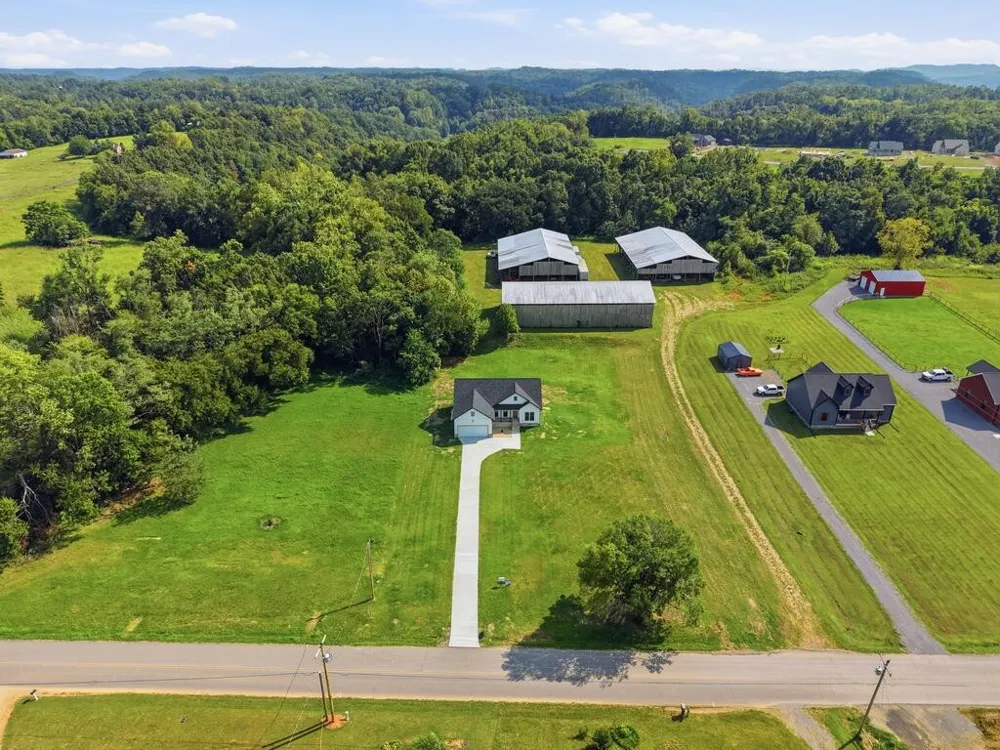 1741 Old Highway 52 Lafayette, TN 37083