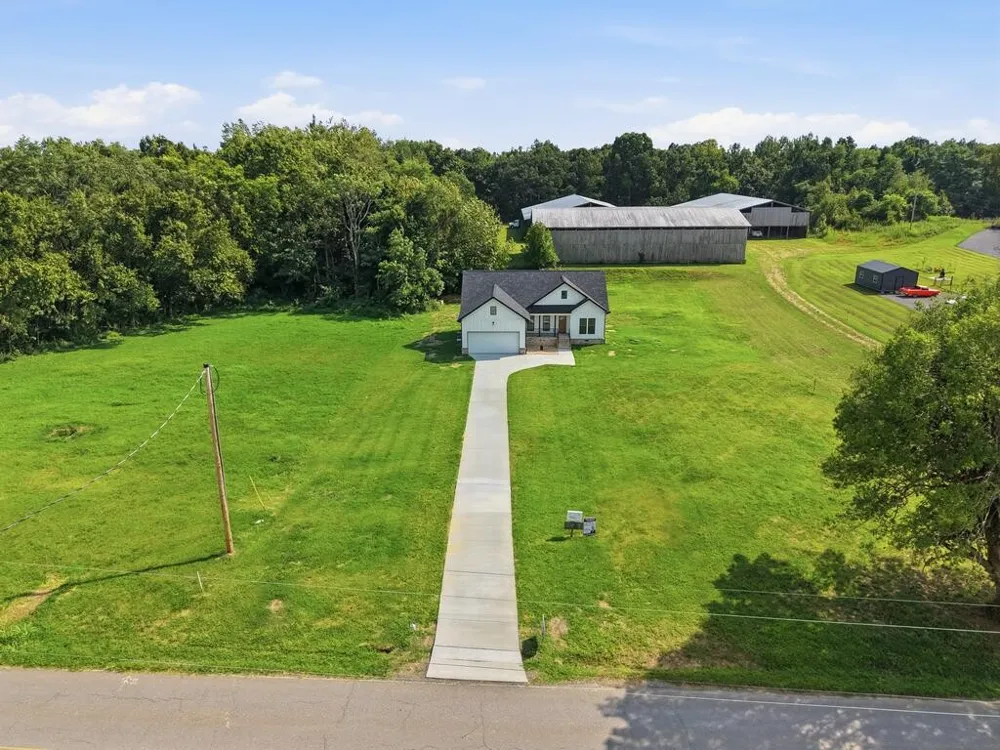 1741 Old Highway 52 Lafayette, TN 37083