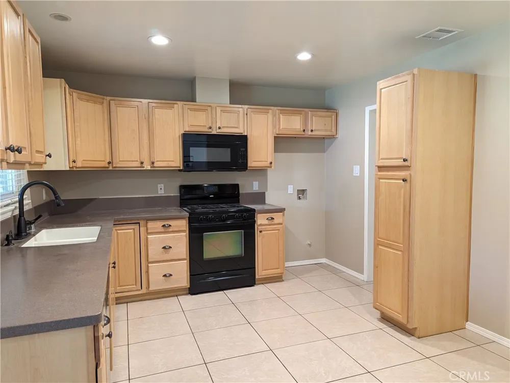 533 Esther Way Redlands, CA 92373